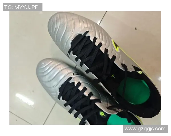 黑色足球鞋球星专属上脚图案解析打造个性化比赛风格 黑色足球鞋球星专属上脚图案解析打造个性化比赛风格